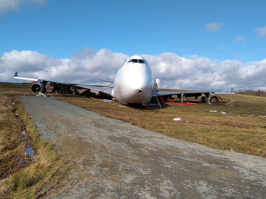 Devant du Boeing 747-400F en cause à l’aéroport international Stanfield d'Halifax (Nouvelle-Écosse)
