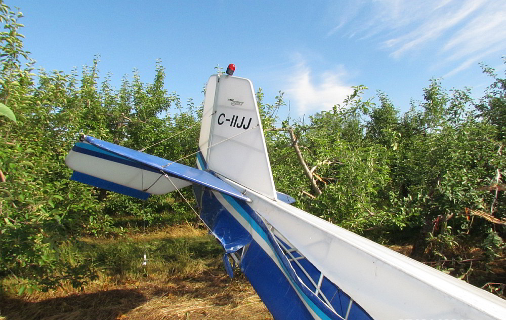 Tail of the wreckage of a Rans S-6ES Coyote II ultralight aircraft following an accident in Rougemont, QC