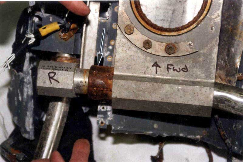 Right observer's seat - right rear lateral bearing