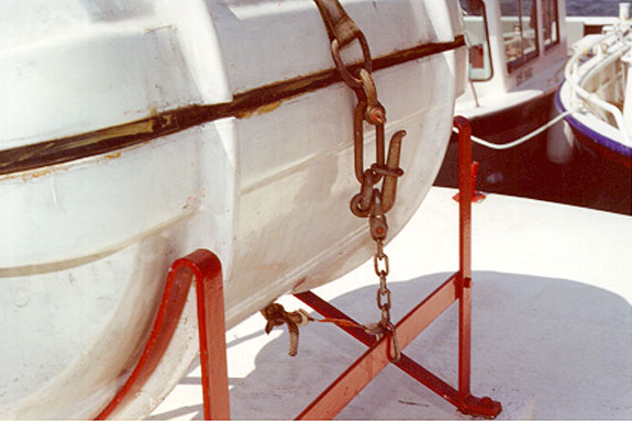 Photo of the Manual release Senhouse slip securing inflatable liferaft in cradle on superstructure top