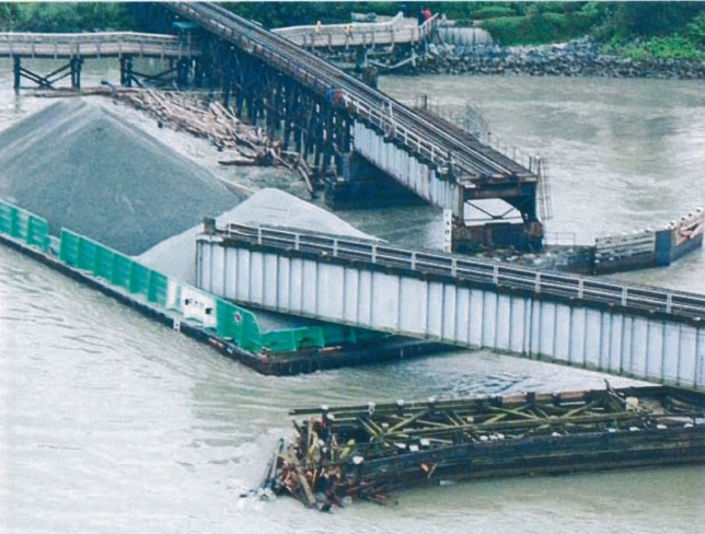 A photo of the Barge <em>Empire 40</em> and Queensborough Railway Bridge after striking