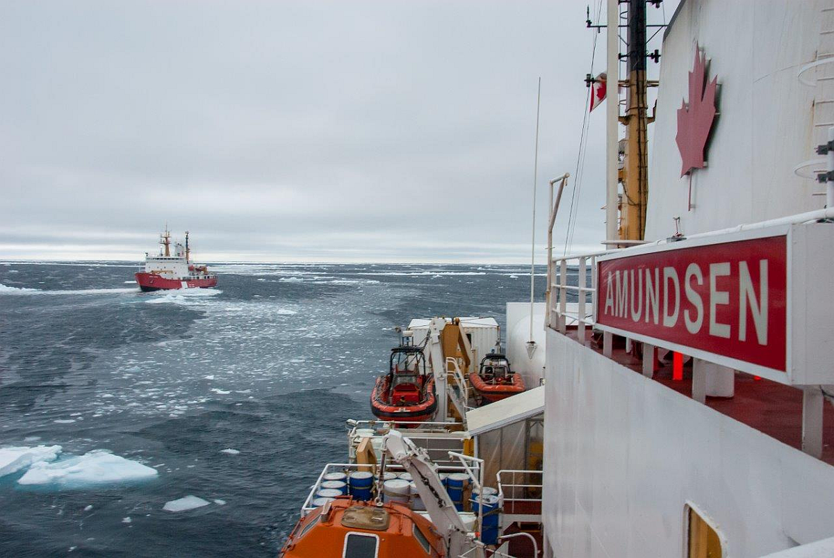 Le navire de la Garde côtière canadienne Amundsen appuie les efforts de recherche et de récupération dans le détroit de M'Clure dans les Territoires du Nord-Ouest (Photo courtoisie de M. Keith Levesque)