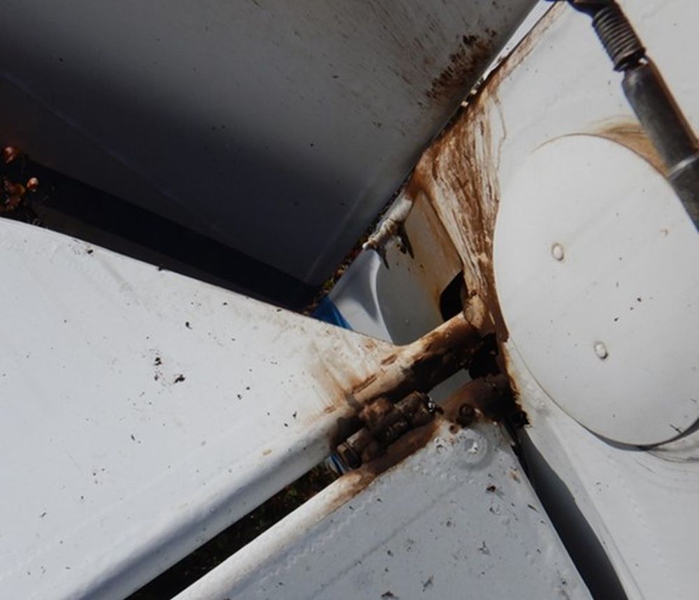 Exemple de corrosion observée sur la queue de l'aéronef à l'étude (Source : BST)