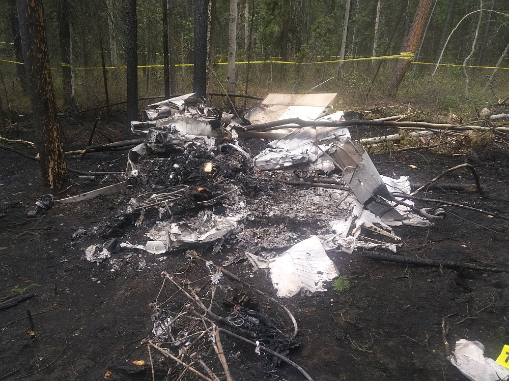 Accident site approximately 2000 feet south of Runway 14R at the Erik Nielsen Whitehorse International Airport (CYXY), Yukon