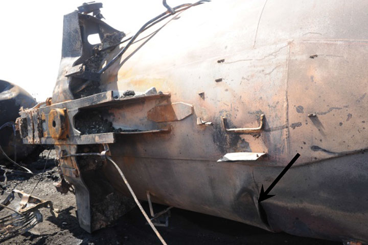 Image of Tank car ACFX 71505, rupture in shell, as decribed in text