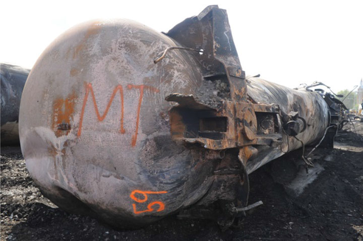 Image of Tank car ACFX 79383, shell bottom view, as decribed in text