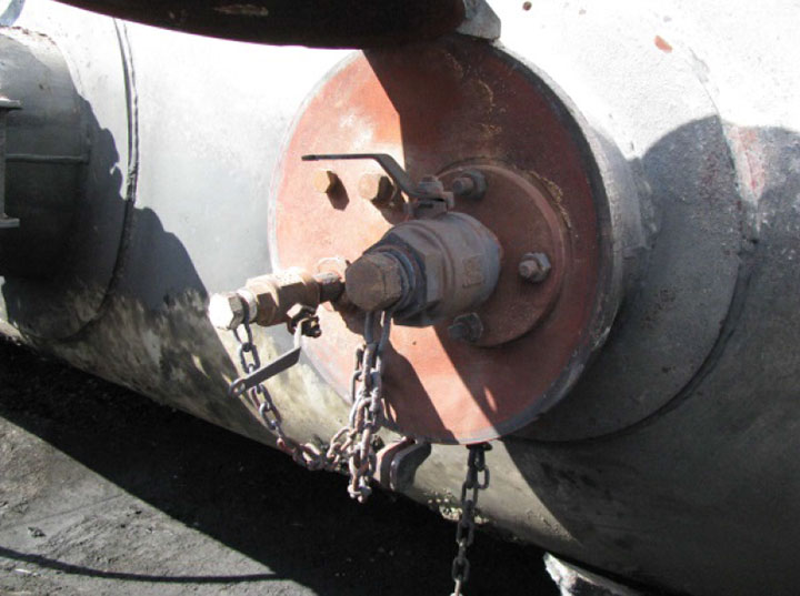 Image of Tank car ACFX 79383, top fittings, as decribed in text