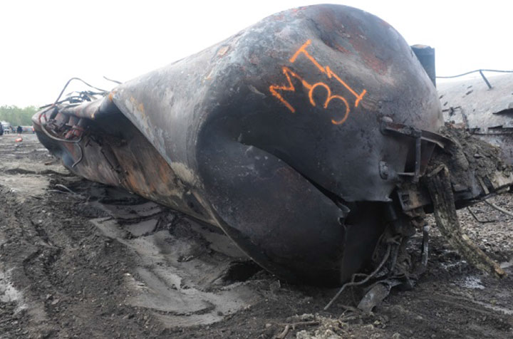 Image of Tank car ACFX 79698, top of shell from A end, as decribed in text