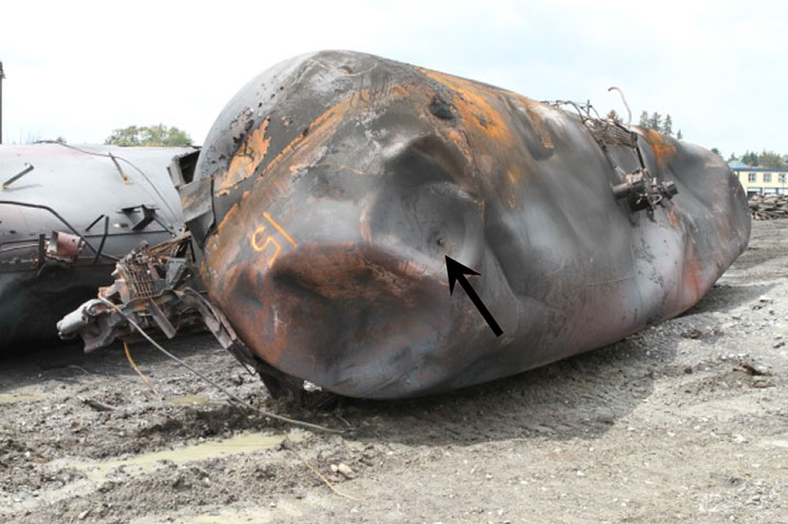 Image of Tank car ACFX 79709, B end, as decribed in text