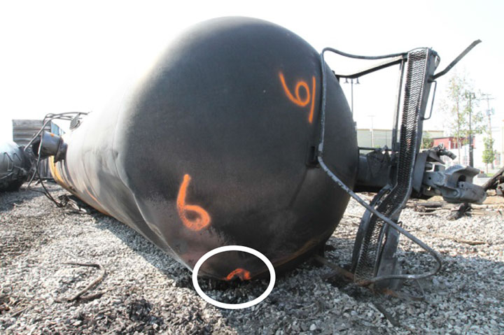 Image of Tank car CTCX 735541, A end, as decribed in text
