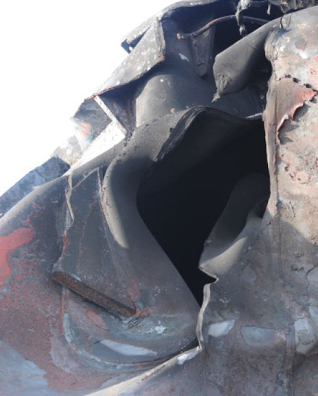 Image of Tank car CTCX 735526, close-up showing rupture at shell-to-head weld at B end, as decribed in text