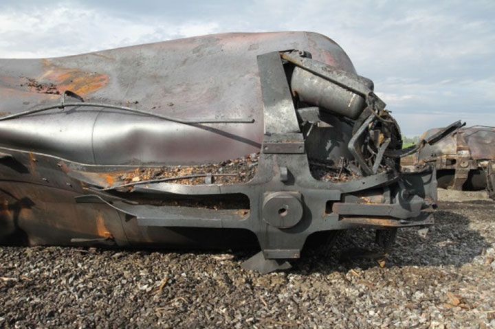 Image of Tank car CTCX 735527, BL shell, as decribed in text