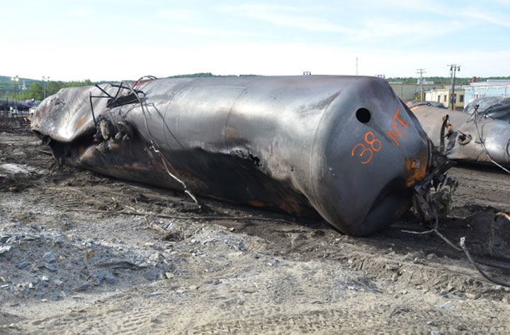 Image of Tank car CTCX 735537, shell viewed from A end, as decribed in text