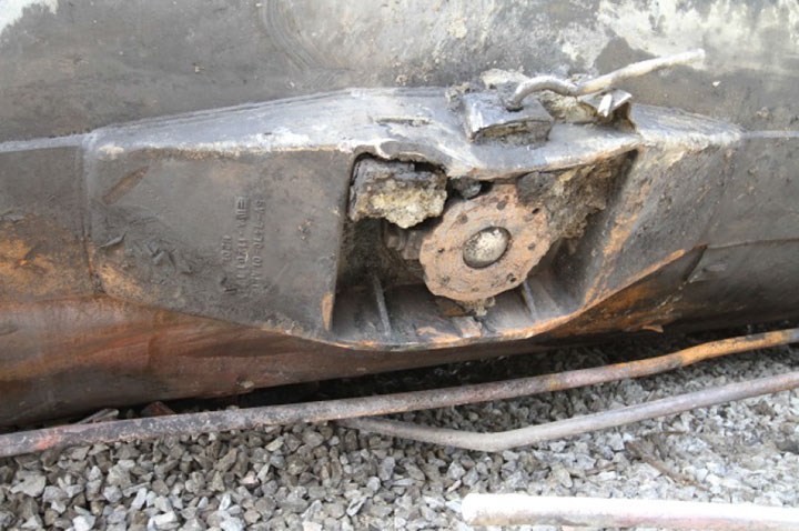Image of Tank car CTCX 735537, BOV, as decribed in text
