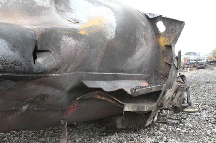 Image of Tank car CTCX 735617, close-up of puncture, as decribed in text