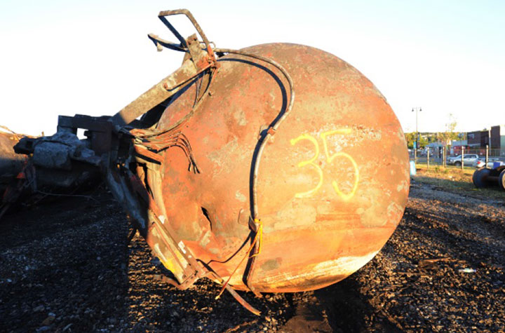 Image of Tank car NATX 310412, A end, as decribed in text