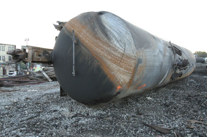 Image of Tank car NATX 310428, A end, as decribed in text