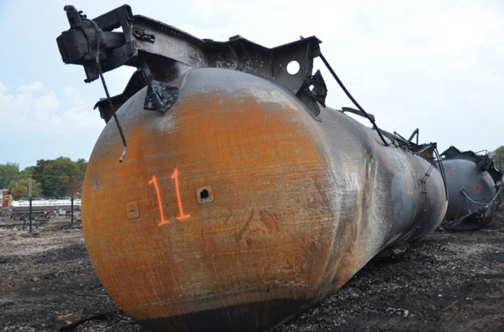 Image of Tank car NATX 310457, A end head and right side of shell, as decribed in text