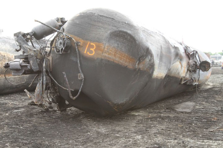 Image of Tank car NATX 310473, B end, as decribed in text