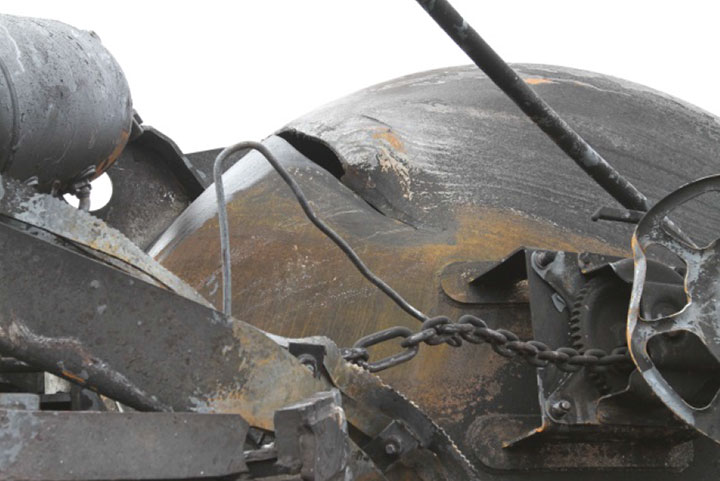 Image of Tank car NATX 310473, close-up of puncture, as decribed in text