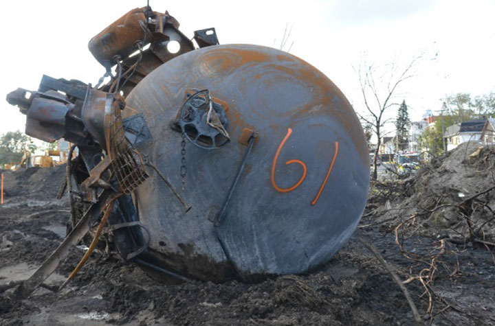 Image of Tank car NATX 310508, B end, as decribed in text