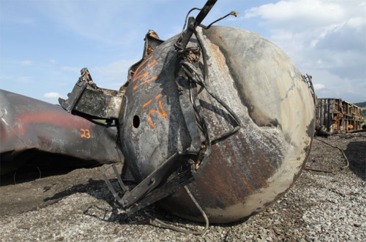 Image of Tank car NATX 310581, A end, as decribed in text