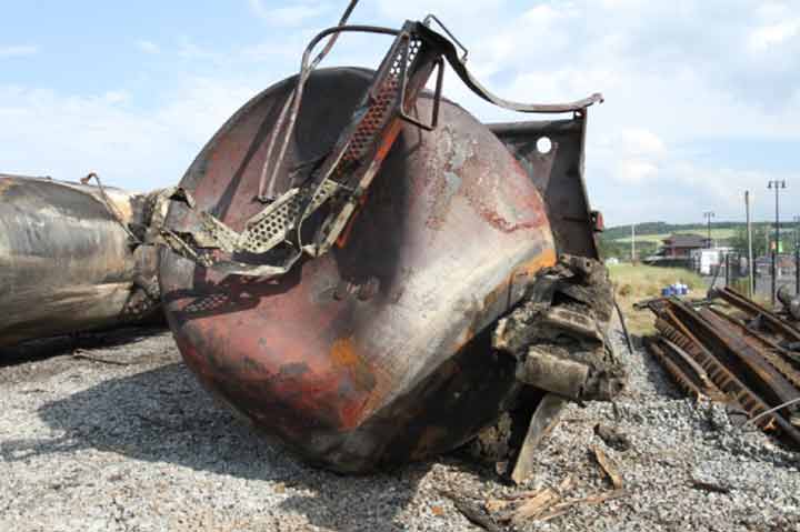 Image of Tank car PROX 44202, A end, as decribed in text