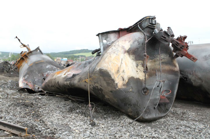 Image of Tank car PROX 44428, shell bottom view, as decribed in text