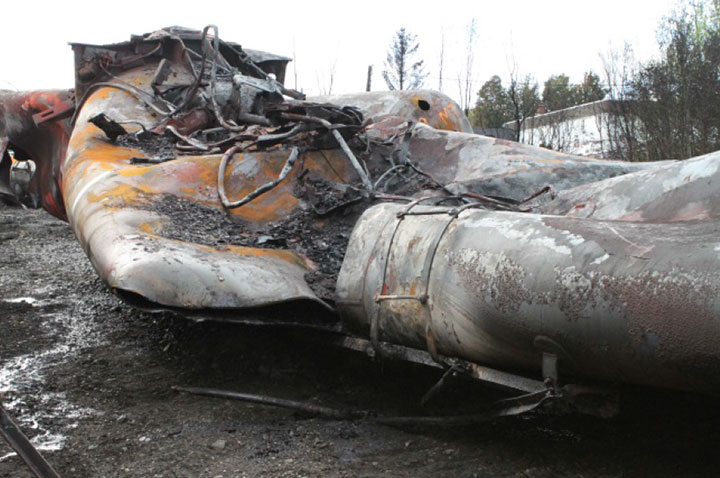 Image of Tank car PROX 44428, ruptures in middle left side, as decribed in text