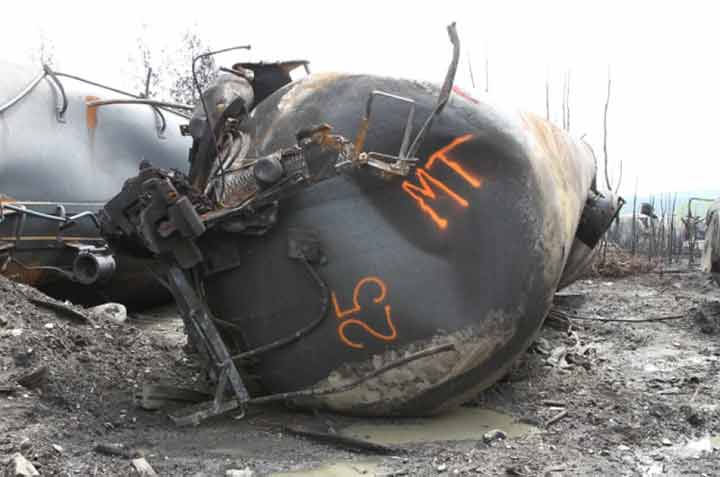 Image of Tank car TILX 316234, B end, as decribed in text