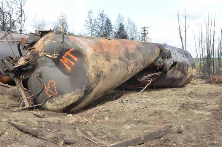 Image of Tank car TILX 316234, shell from the B end, as decribed in text