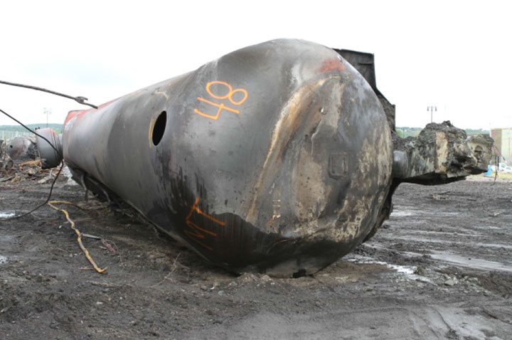 Image of Tank car TILX 316319, A end, as decribed in text