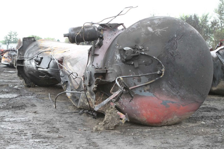 Image of Tank car TILX 316319, B end, as decribed in text