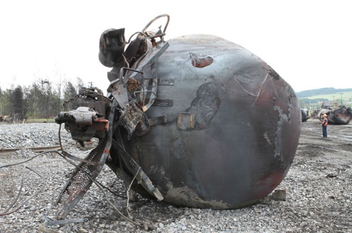 Image of Tank car TILX 316330, B end, as decribed in text