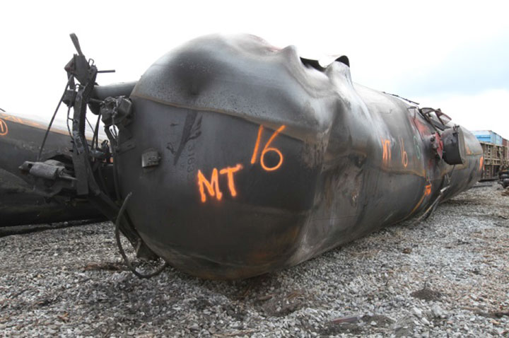 Image of Tank car TILX 316333, B end, as decribed in text