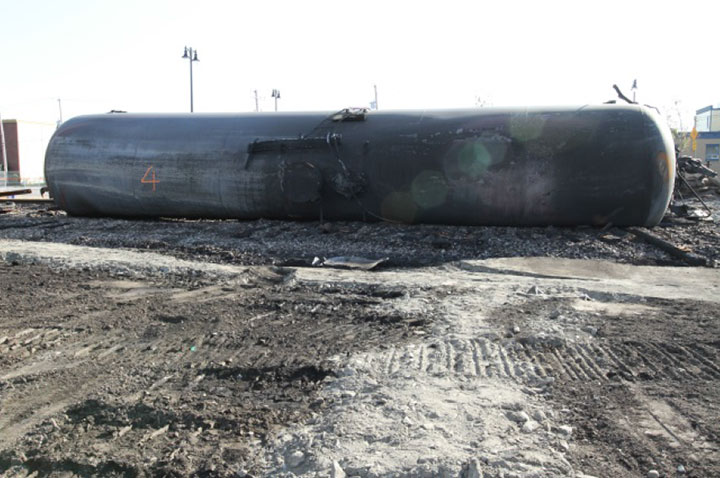 Image of Tank car TILX 316338, shell, as decribed in text
