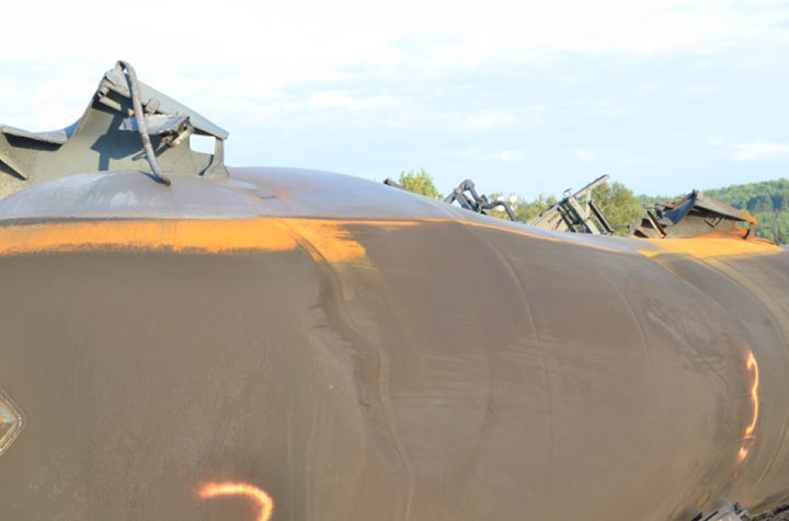 Image of Tank car TILX 316359, view of bulged shell, as decribed in text