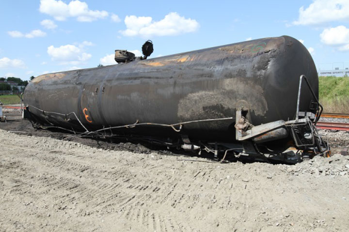 Image of Tank car TILX 316359, shell, as decribed in text