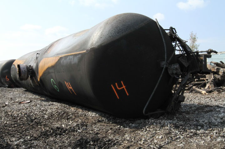 Image of Tank car TILX 316379, B end, as decribed in text