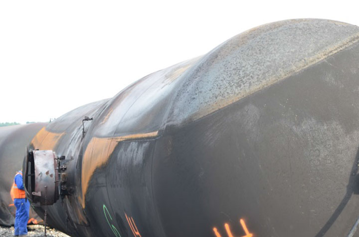 Image of Tank car TILX 316379, bulges on the right side, as decribed in text