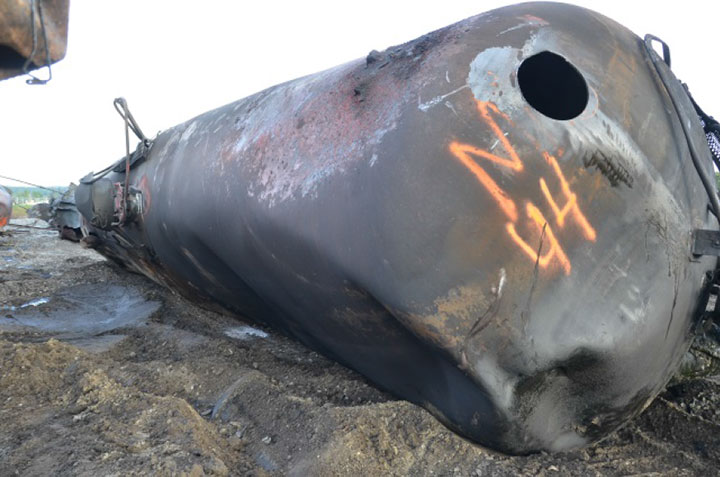 Image of Tank car TILX 316523, shell top view, as decribed in text