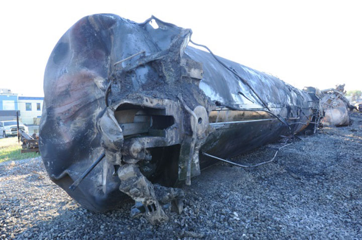 Image of Tank car TILX 316528, shell botton, as decribed in text