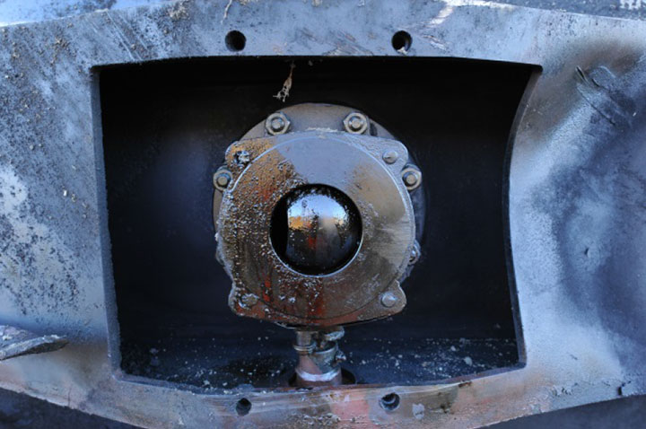 Image of Tank car TILX 316528, close-up BOV, as decribed in text