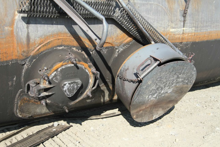 Image of Tank car TILX 316547, manway, as decribed in text