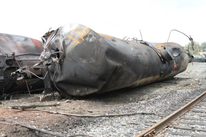 Image of Tank car TILX 316549, shell 2, as decribed in text