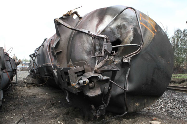 Image of Tank car TILX 316549, A end, as decribed in text
