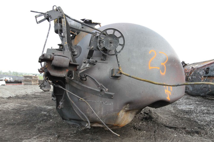 Image of Tank car TILX 316556, B end, as decribed in text