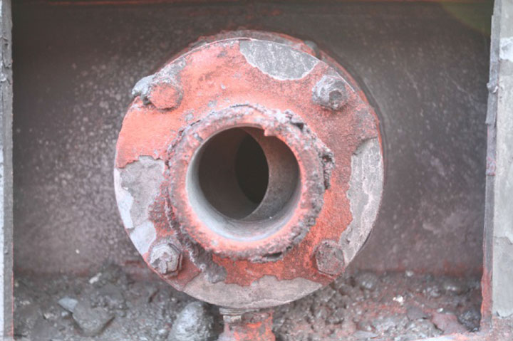 Image of Tank car TILX 316556, open BOV ball, as decribed in text