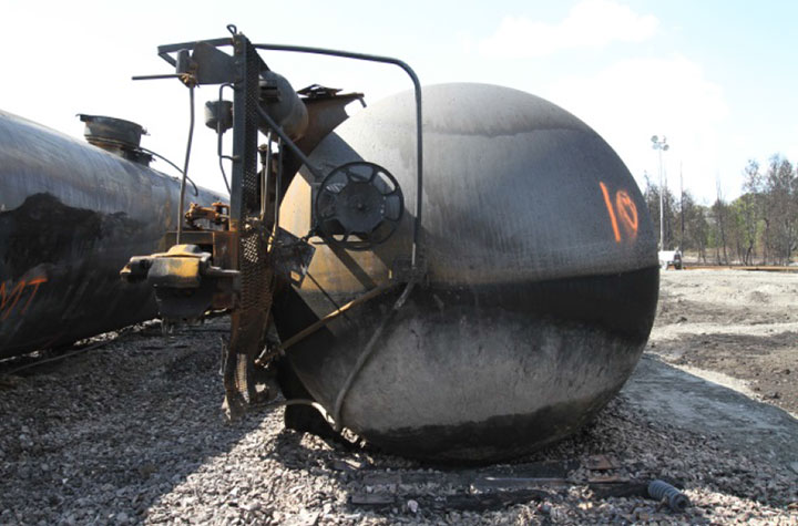 Image of Tank car TILX 316570, B end, as decribed in text