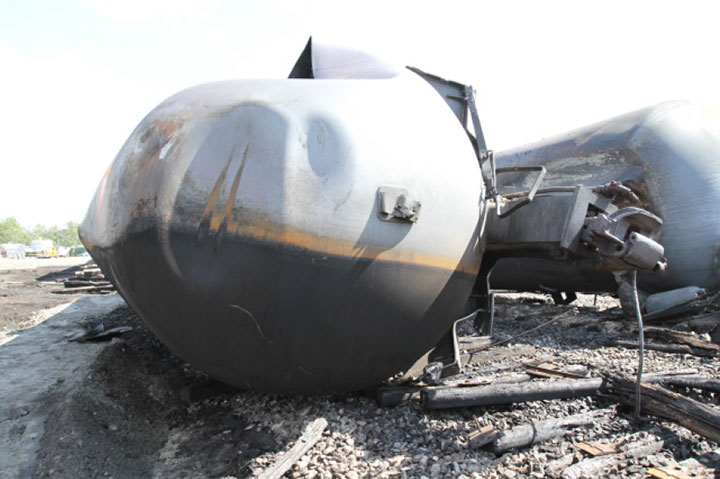 Image of Tank car TILX 316570, A end, as decribed in text